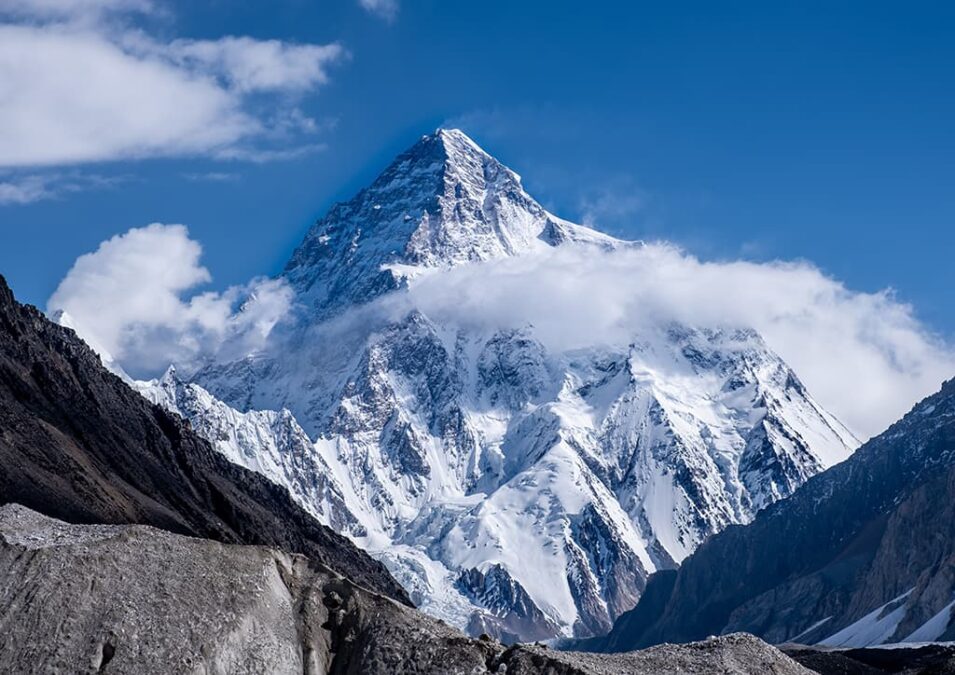 dünyanın en büyük dağları arasında yer alan K2 Dağı